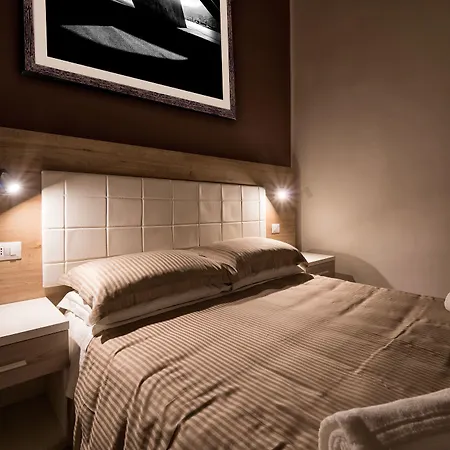 New Gallery בית הארחה