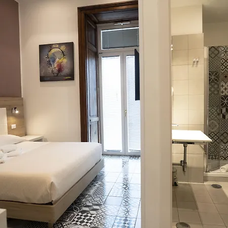 New Gallery בית הארחה